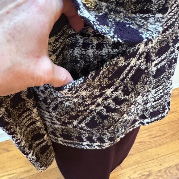 CLEARANCE -- Beautiful and Classy St John’s Knits Skirt Suit - Picture 3 of 6